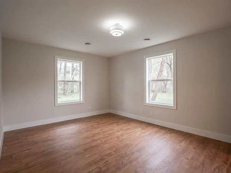 364 E Mac Arthur St — Photo 24