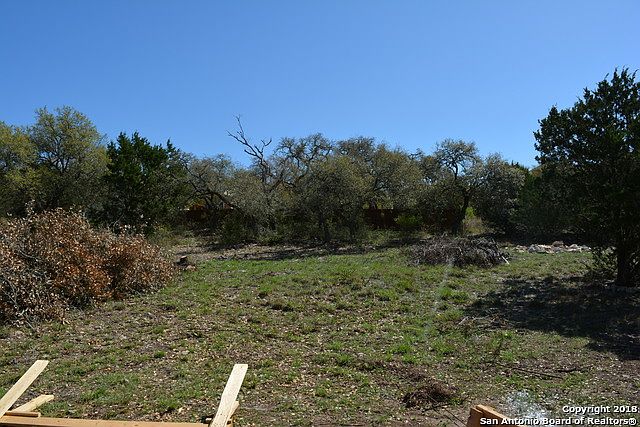 2nd image of 610 Lazy Oaks Dr