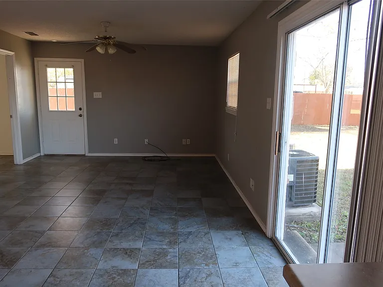 406 N Denny St #B — Photo 5