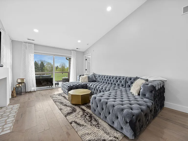 1504 Aberdeen Ct #1504 — Photo 6
