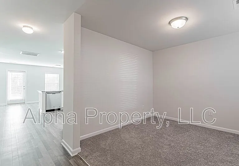 207 Long Grove Ln — Photo 8