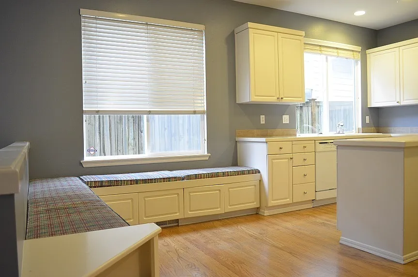 Beautifully Designed Home with Open Layout and Island Kitchen — Photo 4