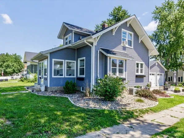 400 E 1st St, Pella, IA 50219