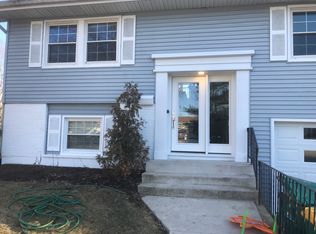 21W561 Mayfield Ct, Glen Ellyn, IL 60137