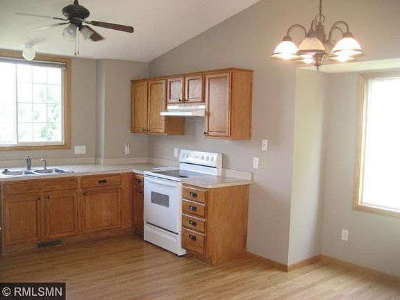 3rd image of 921 Meadow Pl