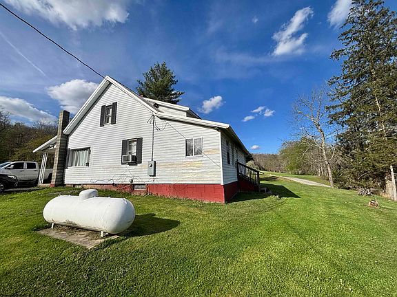 3rd image of 1021 Clover Run Rd
