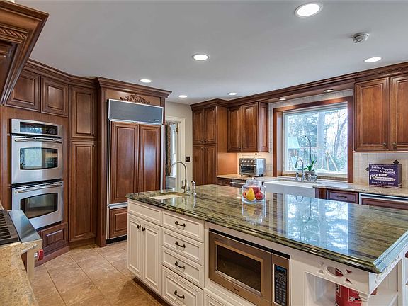 5th image of 21 Lloyd Ln