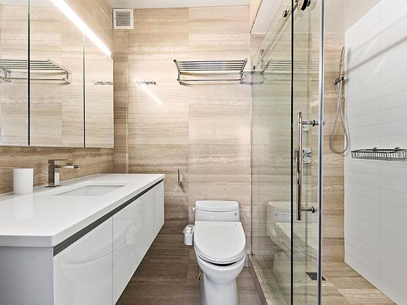 5th image of 150 W 56th St APT 3302