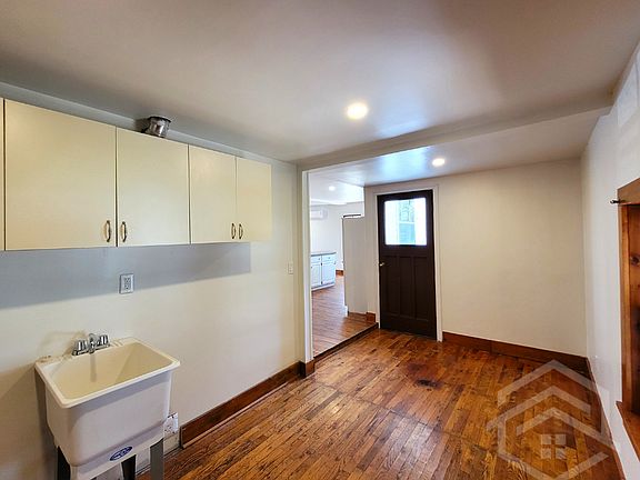 5th image of 3861 Forbes Rd