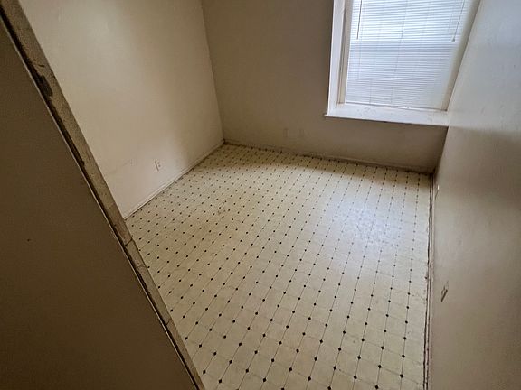 5th image of 5926 Fairgreen St
