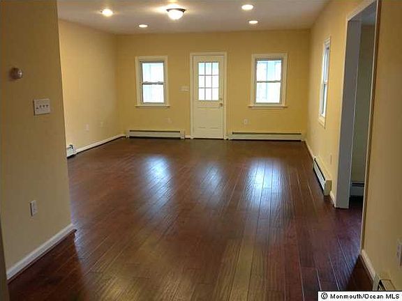 3rd image of 226 Main St
