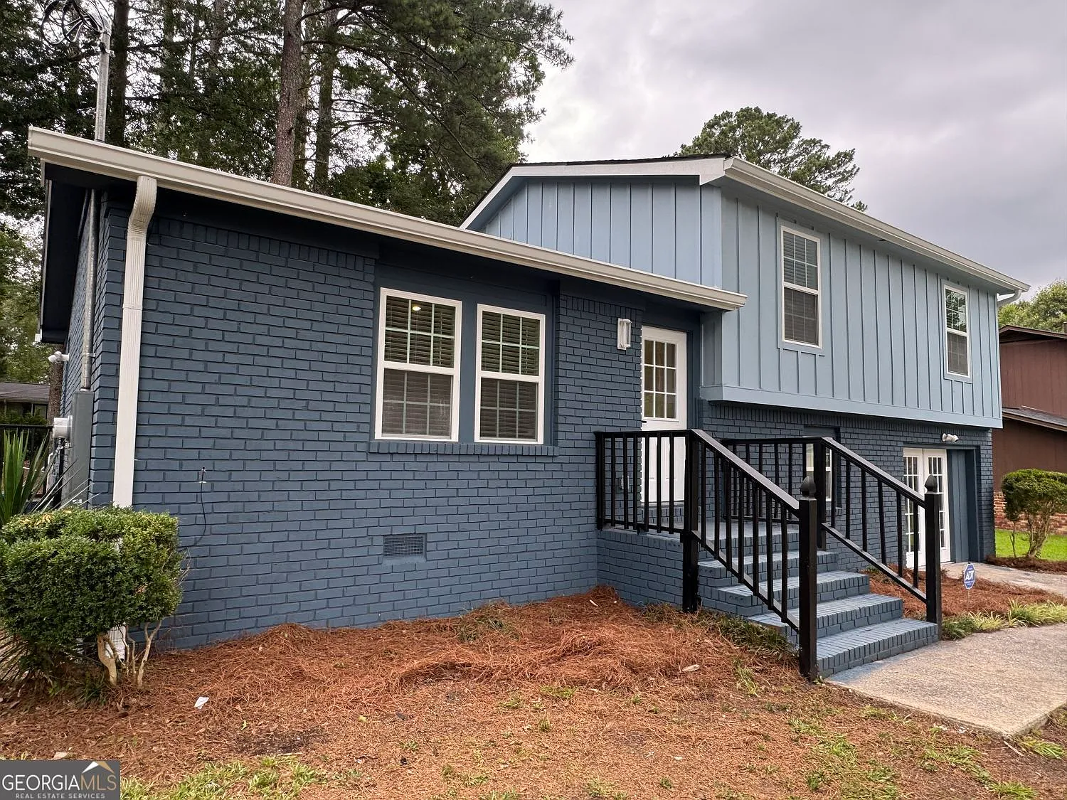 4 bed, 2.5 bath, 1926 sqft, $2,300 — Photo 2