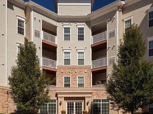 140 Mayhill — Photo 4
