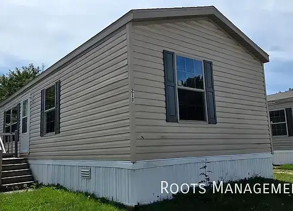 2nd image of 2088 E Empire Ave #210