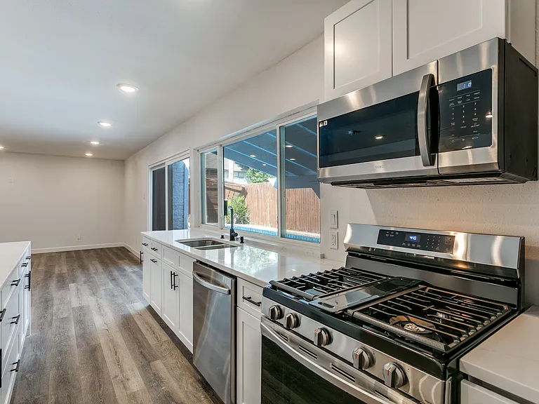 1535 Carnation Dr — Photo 14