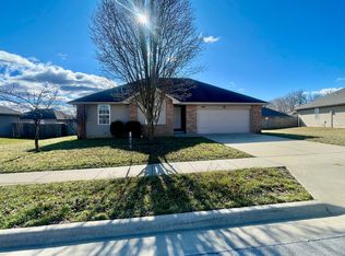 5634 W Sugar Pine Dr, Springfield, MO 65802