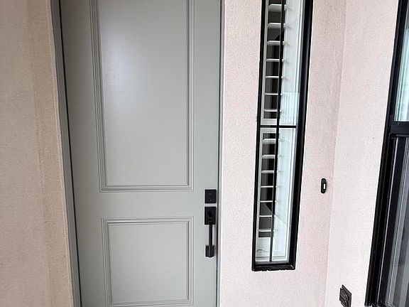 2nd image of 954 W Hamilton Ave
