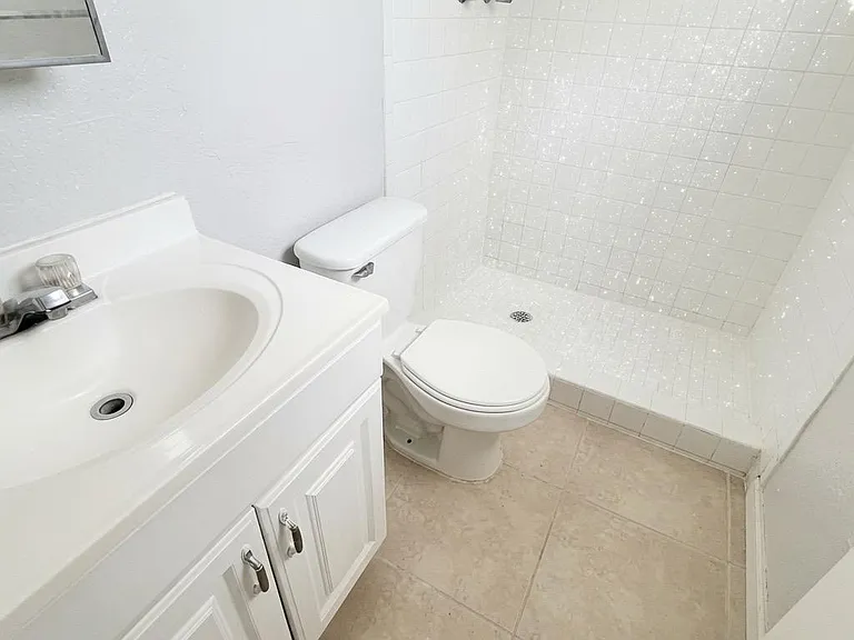 200 Croton Ave #111 — Photo 6