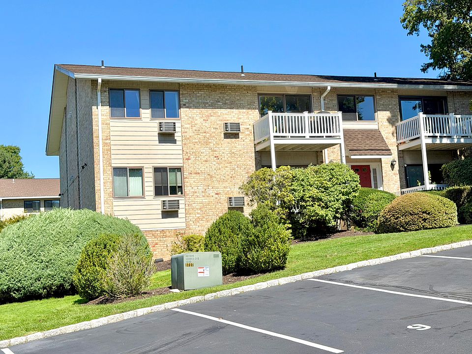 1st image of 180 Glenbrook Rd APT 15