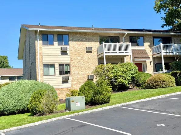180 Glenbrook Rd APT 15, Stamford, CT 06902