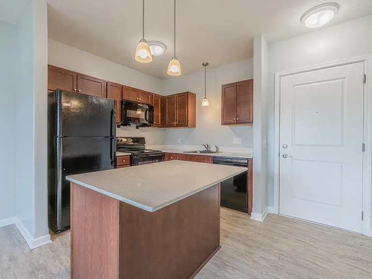 Villa Capri Apartment Homes — Photo 3