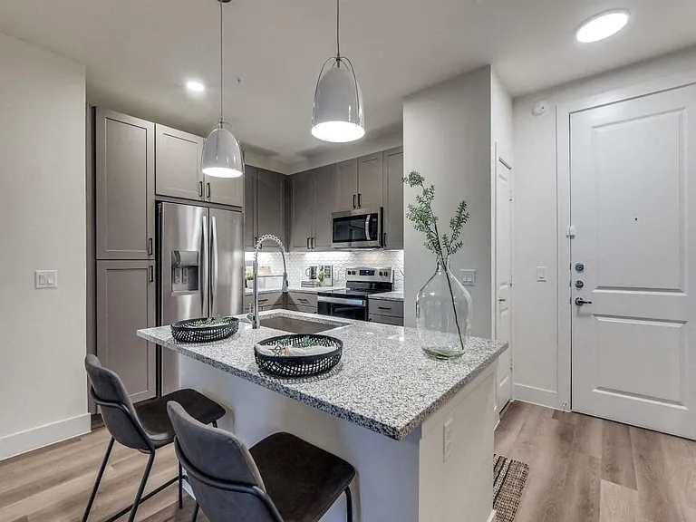 Aura Southgate Apartments — Photo 10