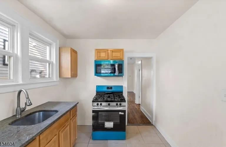 24 Irving Ave — Photo 10