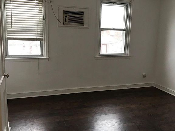 3rd image of 7118 Lynford St