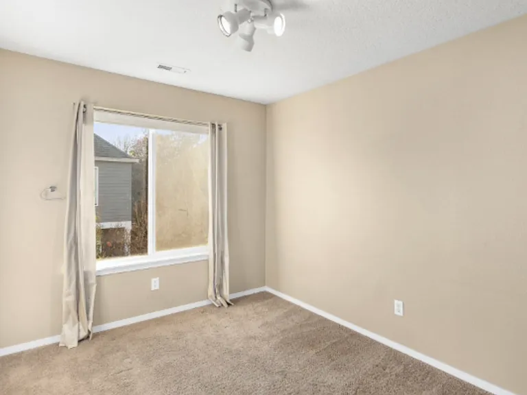 1022 SE Bacarra St — Photo 14