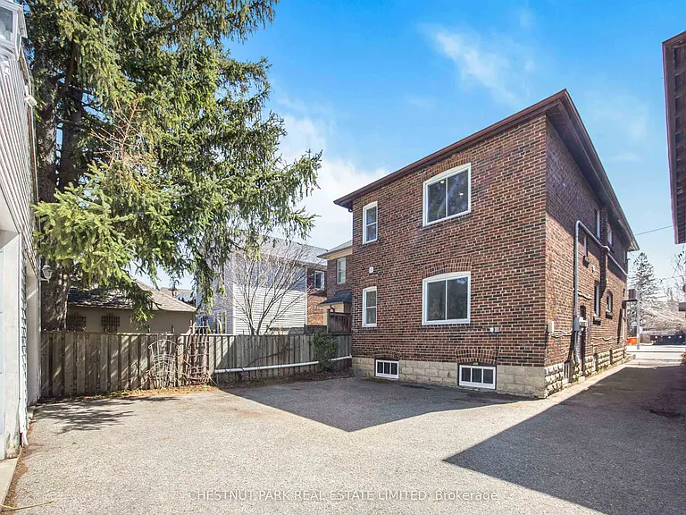 54 McNairn Ave #UPPER — Photo 24