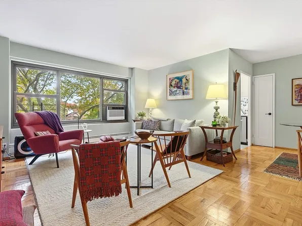 33-52 Crescent St APT 5B, Queens, NY 11106