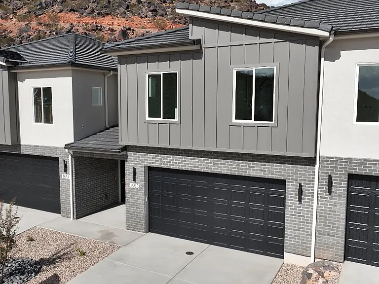 1549 E Mead Ln — Photo 3