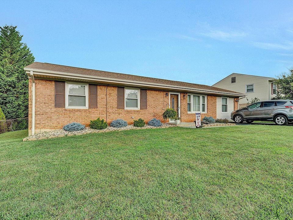 1st image of 931 Ingleside Ln