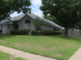 4658 Essex Dr, Grand Prairie, TX 75052
