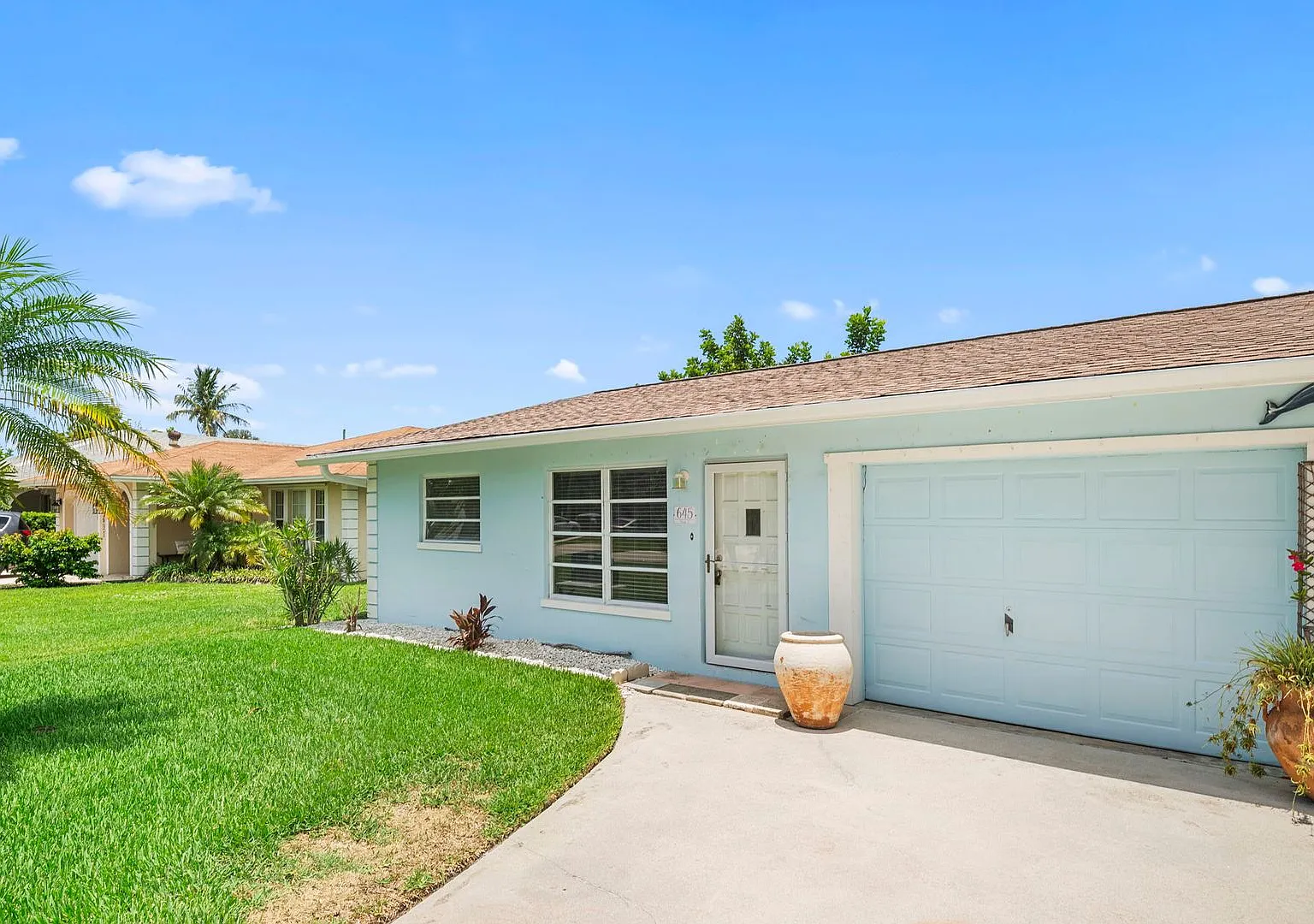 Renovated 3 Bed, 2 Bath Annual Rental in Naples Park — Photo 4