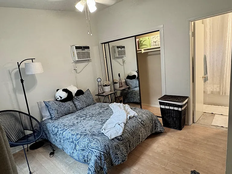 10519 Chandler Blvd #B — Photo 5