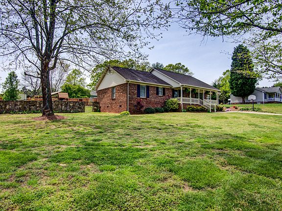 3rd image of 122 Family Ln