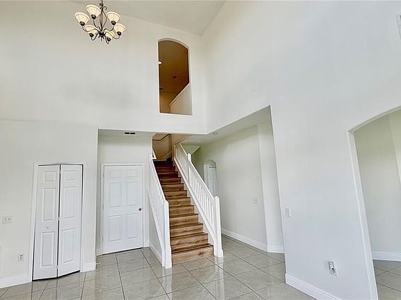 5th image of 51 Andora Ct