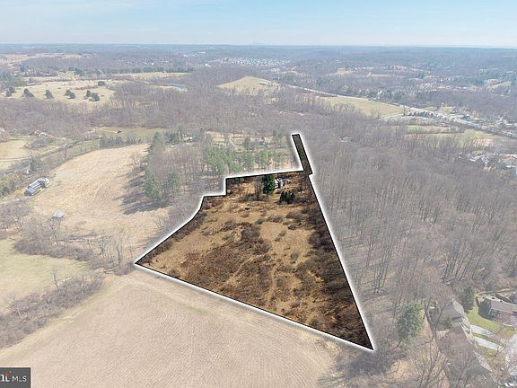 4th image of 1004 Garrett Mill Rd