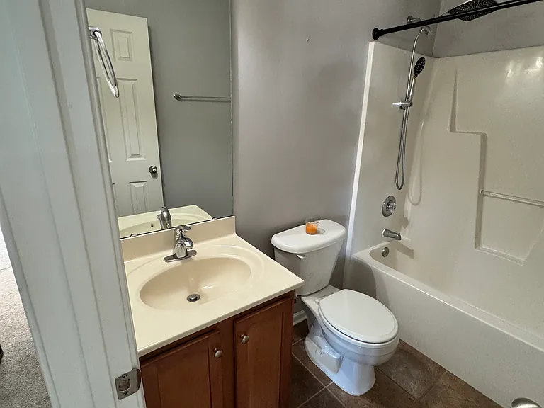 207 Bennington Dr — Photo 44