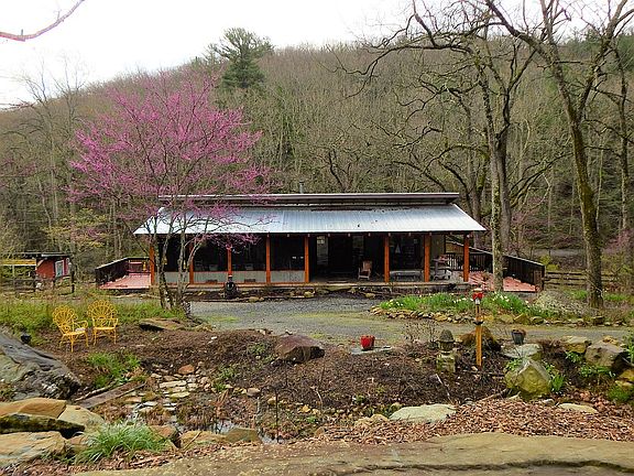The main house (cabin) 