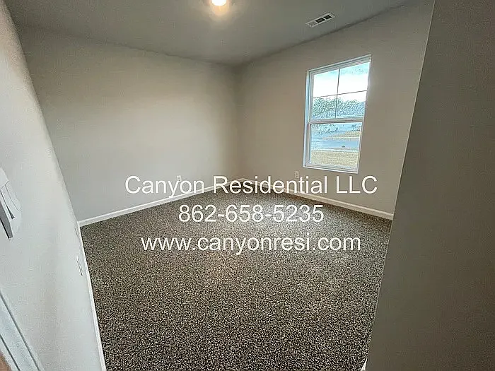 122 Syd Rd — Photo 8