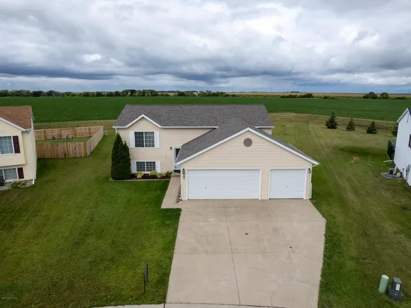 462 Maple Point Blvd, Mapleton, ND 58059