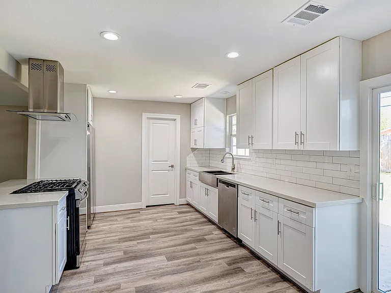 8510 Alcott Dr — Photo 9