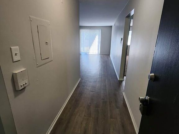 4th image of 925 Laprairie St APT 113