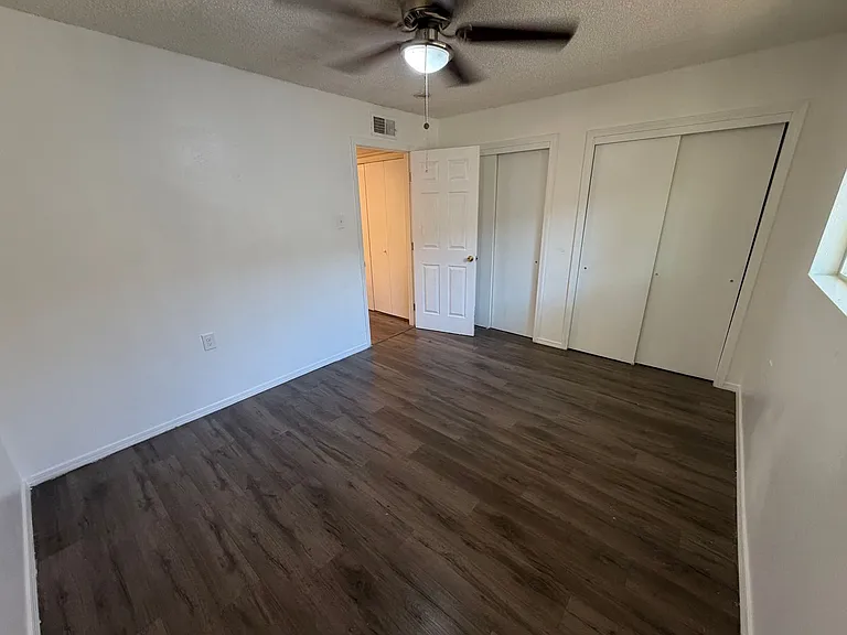 919-923 Alvarado Dr SE — Photo 16