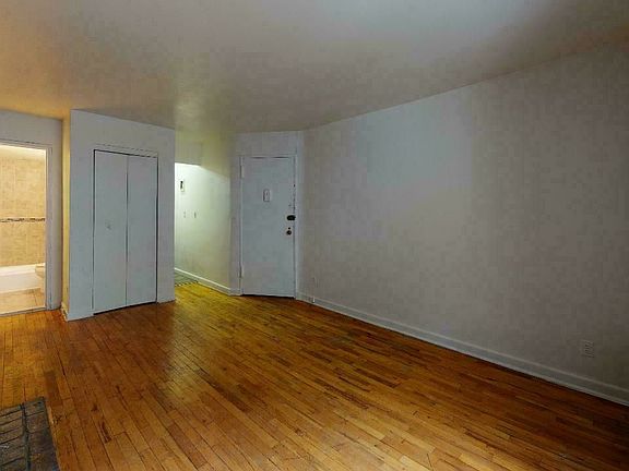 3rd image of 131 W 81st St APT 1