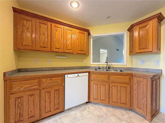 4th image of 14 Sandi Cir