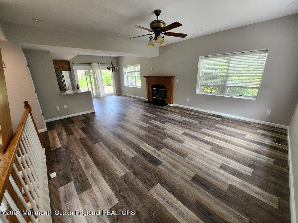 1st image of 28 Melrose Drive #10