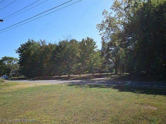 2nd image of 806 62nd Hwy